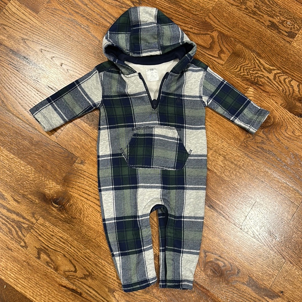 Baby gap boy one pices like new 6-12 months